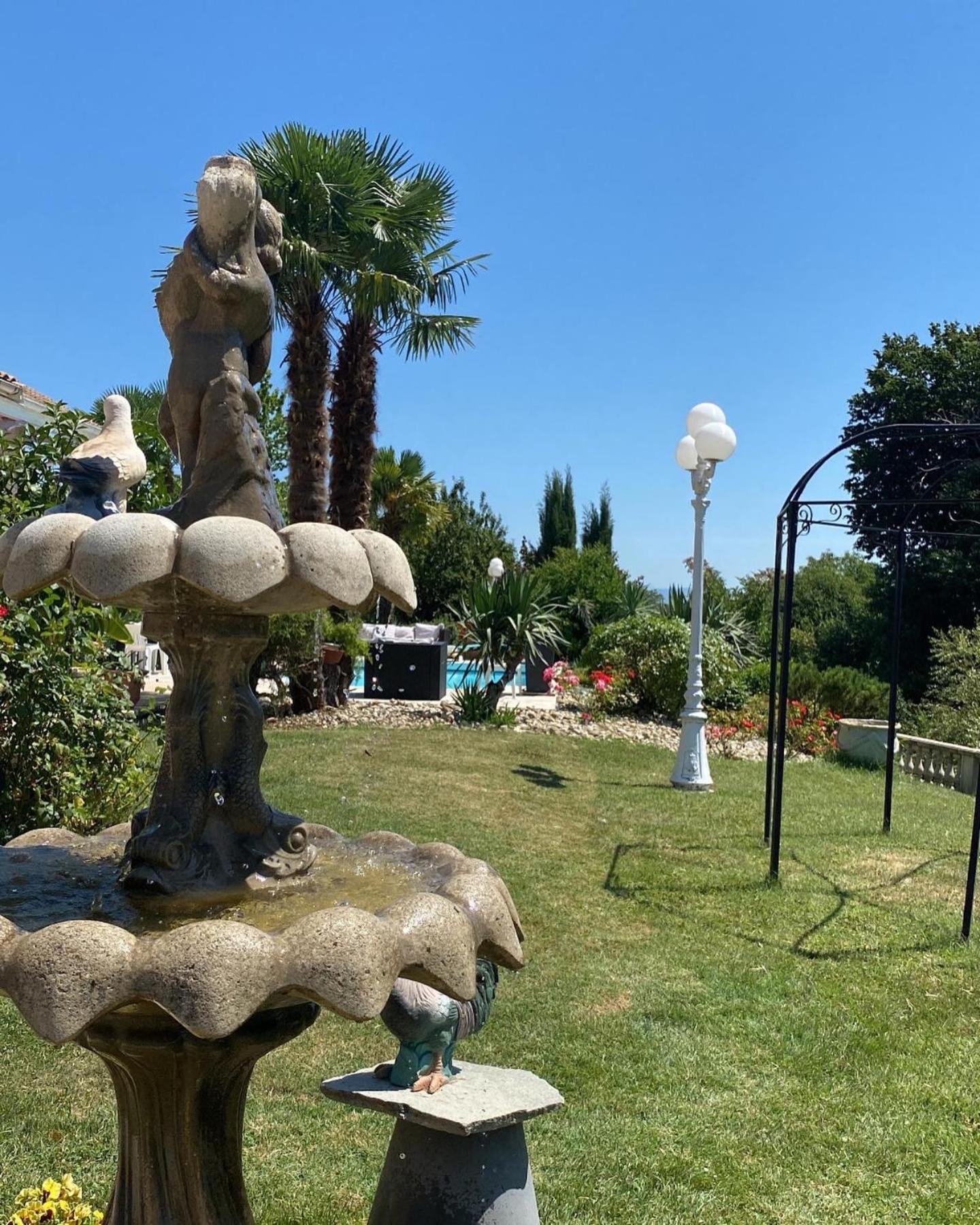 Domaine De La Provencale Bed & Breakfast Saint-Didier-de-la-Tour Ngoại thất bức ảnh