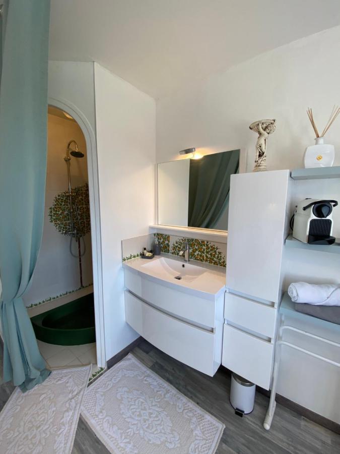 Domaine De La Provencale Bed & Breakfast Saint-Didier-de-la-Tour Ngoại thất bức ảnh